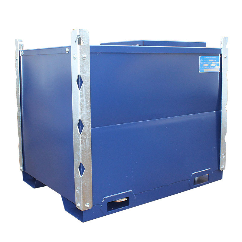 Bränsletank för både diesel och bensin, transportgodkänd TransMaster. Finns i volymer från 400 till 3000 liter. Kan förses med pump, bränslefilter, räkneverk och lås. Stabelbar kan staplas 2 st fyllda med bränsle och 3 st utan bränsle.